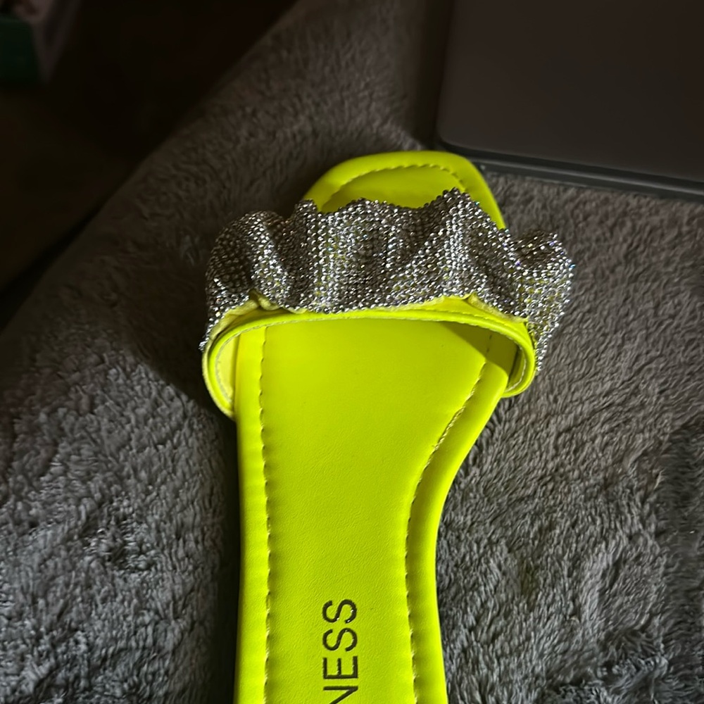 Brand new rhinestone front wrap neon beautiful slides💚💋